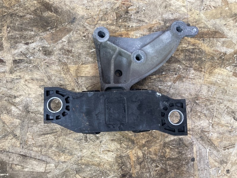 Опора двигателя