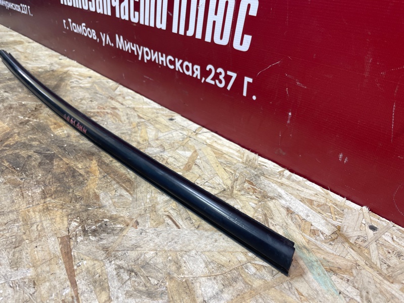 Уплотнитель стекла      двери