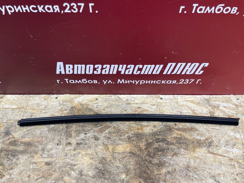 Уплотнитель стекла      двери