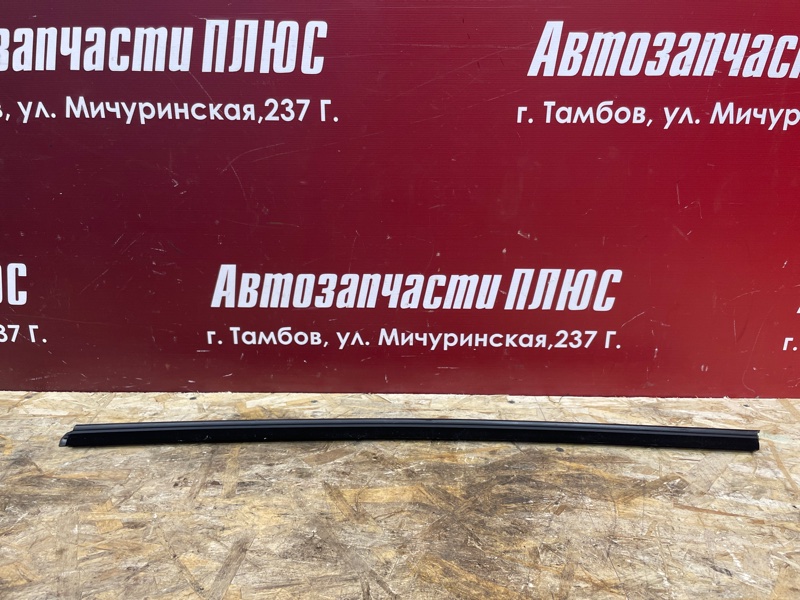 Уплотнитель стекла      двери