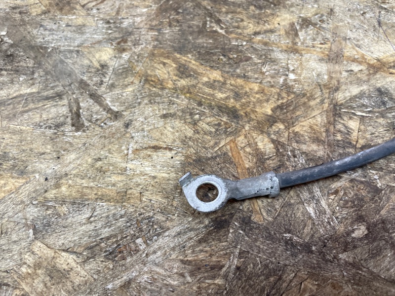 Клемма аккумулятора (минусовая)