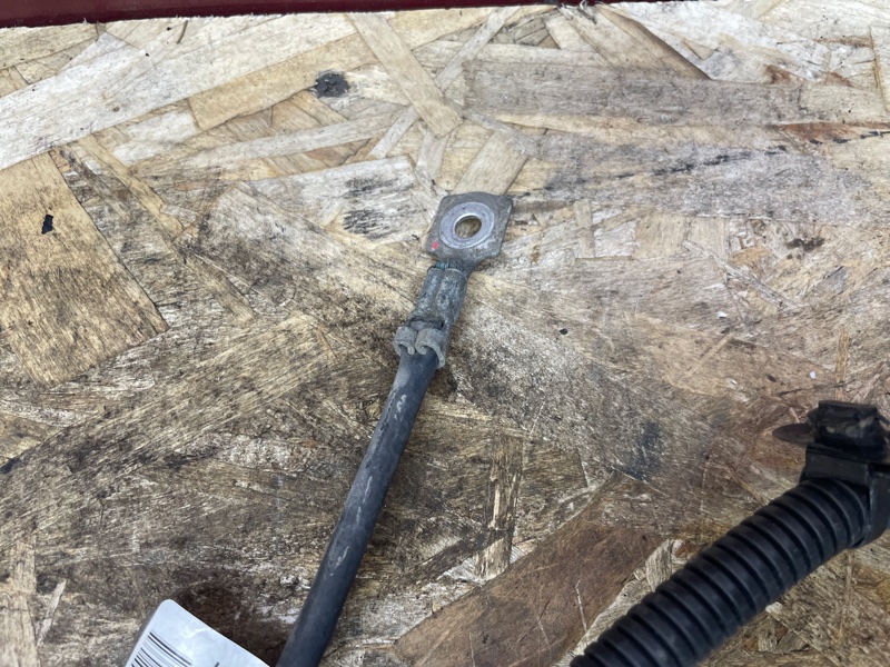 Клемма аккумулятора (минусовая)