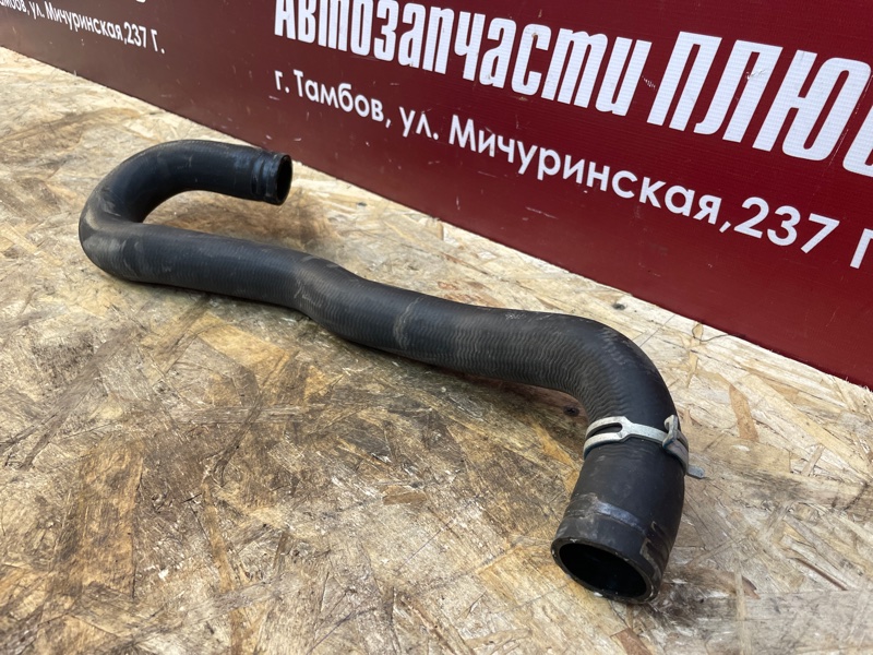 Верхний патрубок радиатора