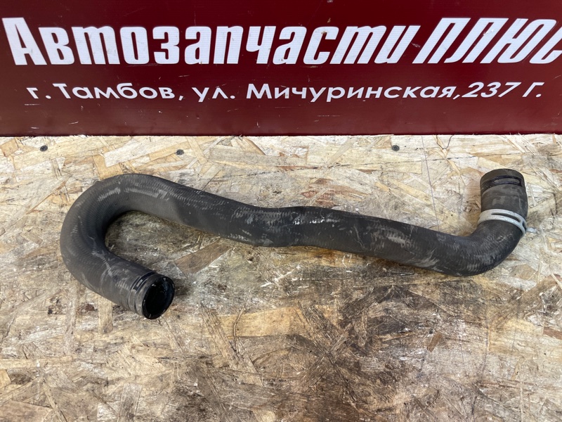 Верхний патрубок радиатора