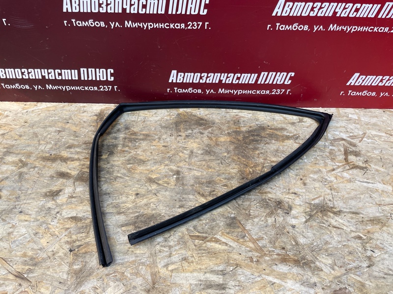 Уплотнитель стекла      двери