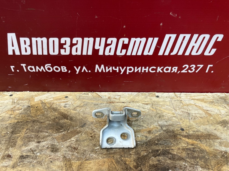 Петля двери