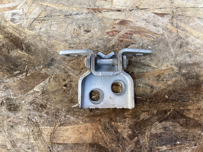 Петля двери