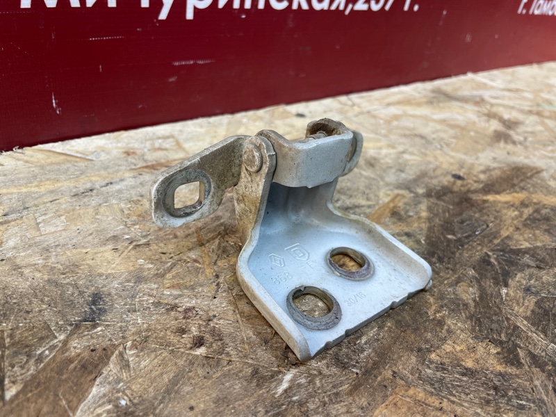 Петля двери