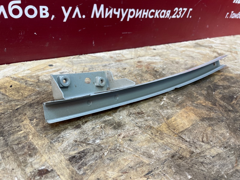 Направляющая стекла     двери