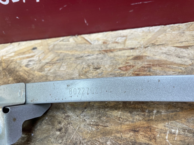 Направляющая стекла     двери