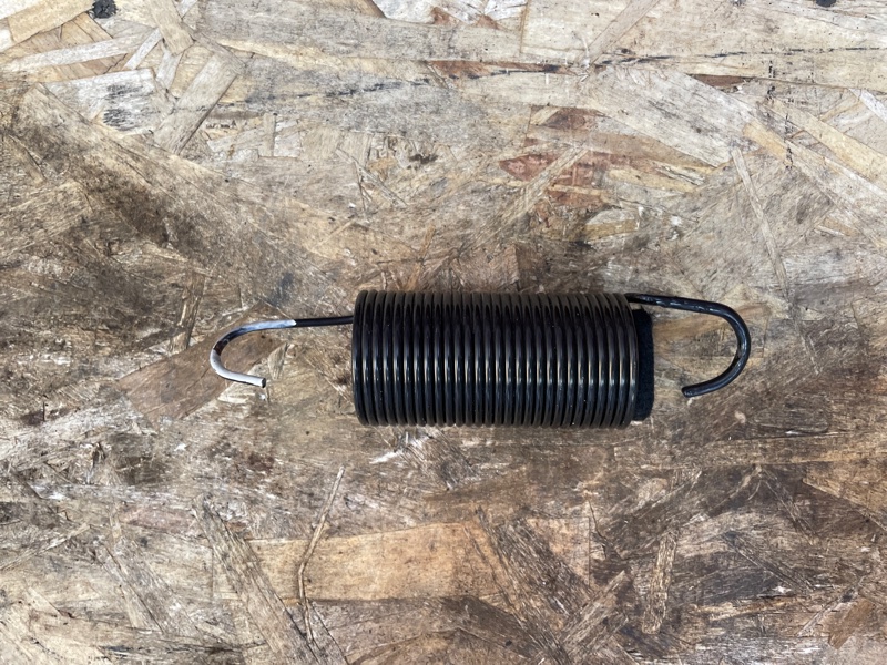 Пружина крышки багажника