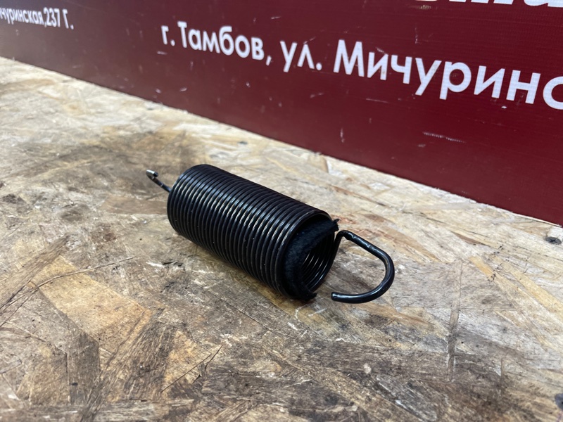 Пружина крышки багажника