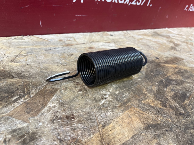 Пружина крышки багажника
