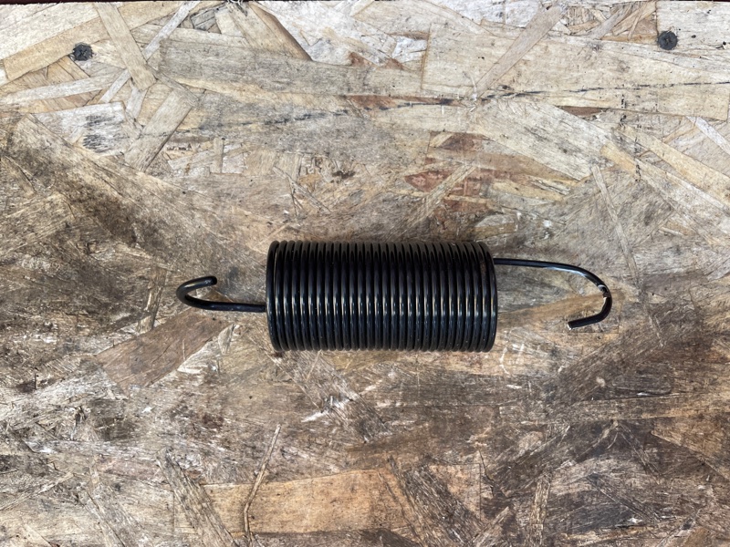 Пружина крышки багажника