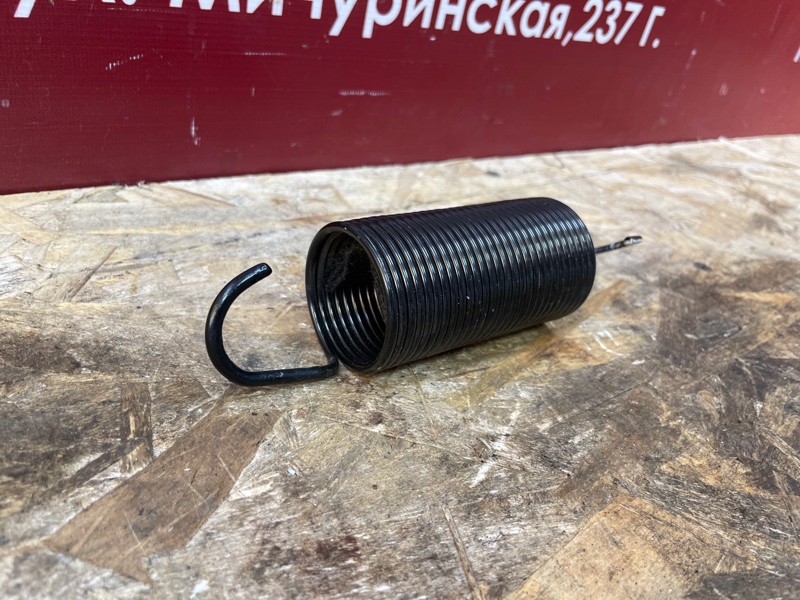 Пружина крышки багажника