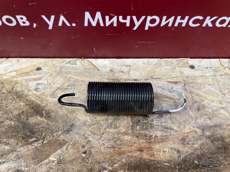 Пружина крышки багажника