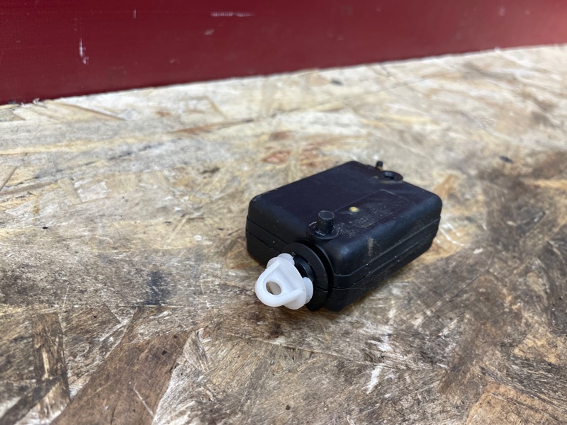 Привод замка багажника