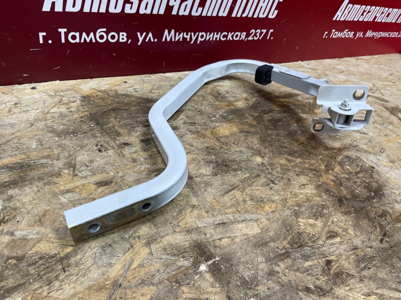 Петля крышки багажника