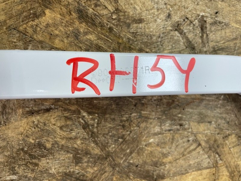 Петля крышки багажника