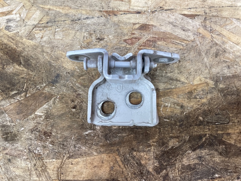 Петля двери