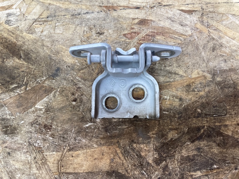 Петля двери