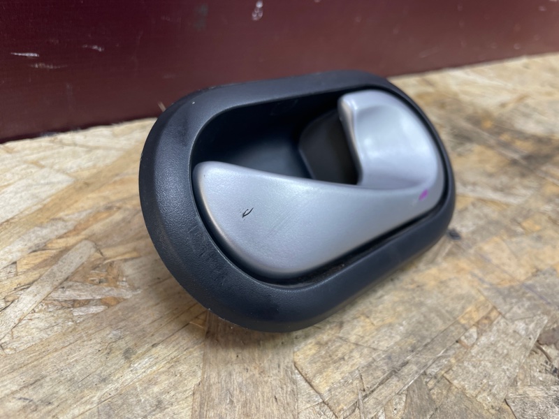 Внутренняя  ручка двери