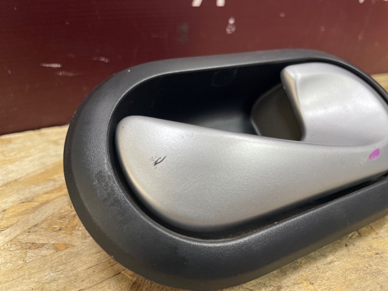 Внутренняя  ручка двери