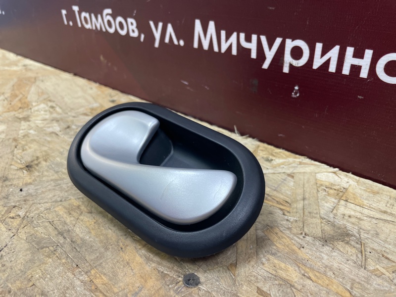 Внутренняя  ручка двери