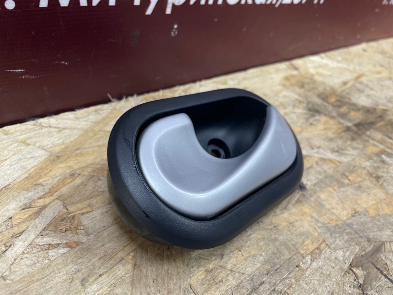 Внутренняя  ручка двери