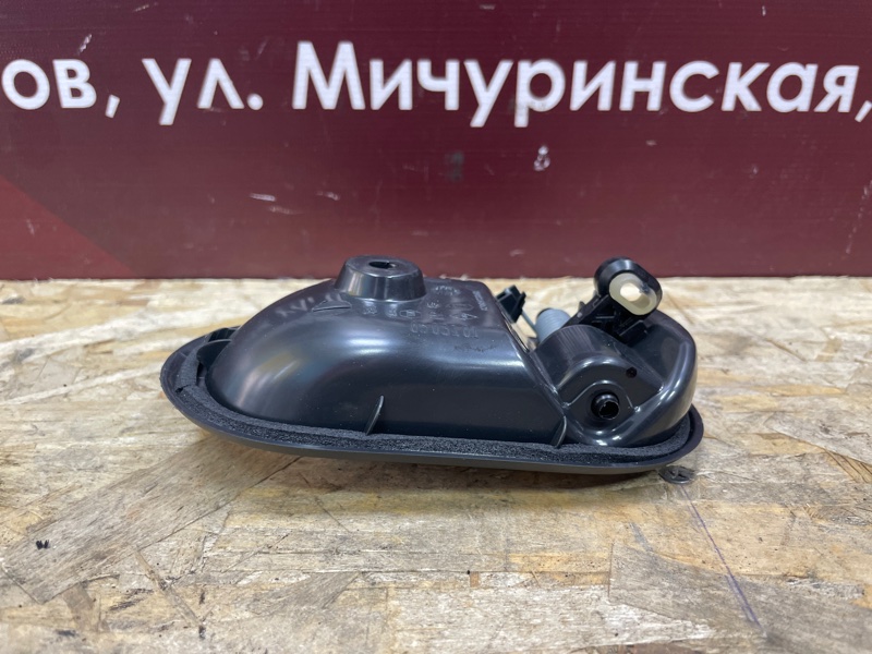 Внутренняя  ручка двери