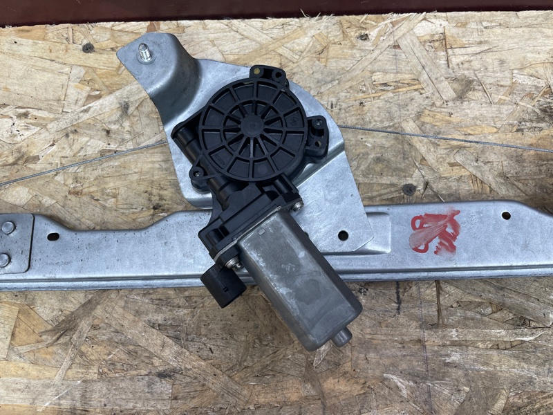 Стеклоподъемник    двери