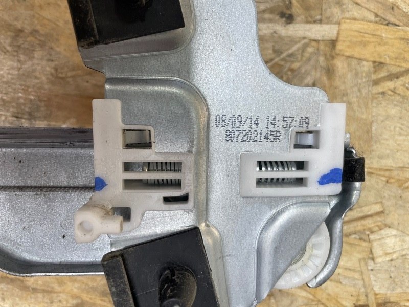 Стеклоподъемник    двери