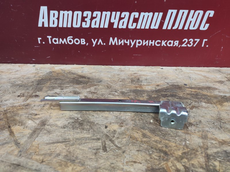 Направляющая стекла     двери
