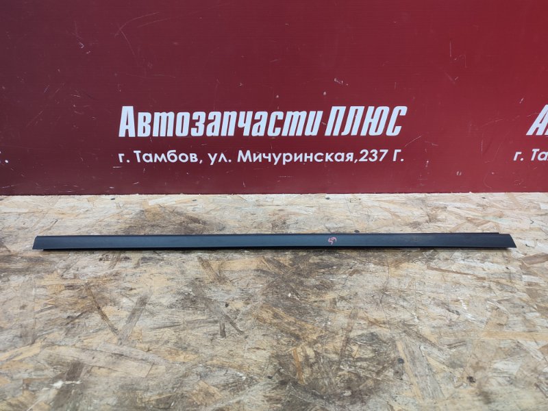 Уплотнитель стекла     двери