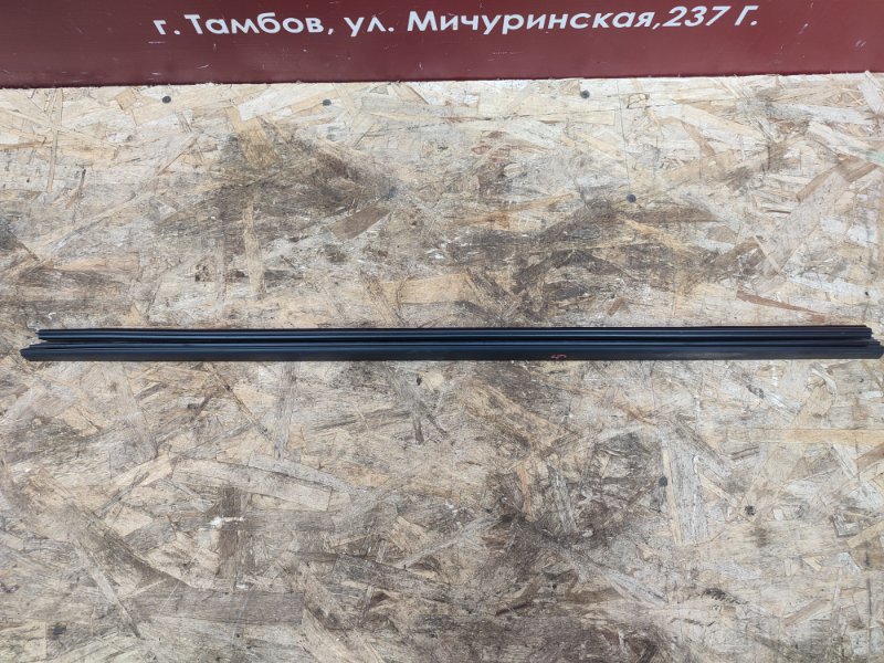 Уплотнитель стекла     двери