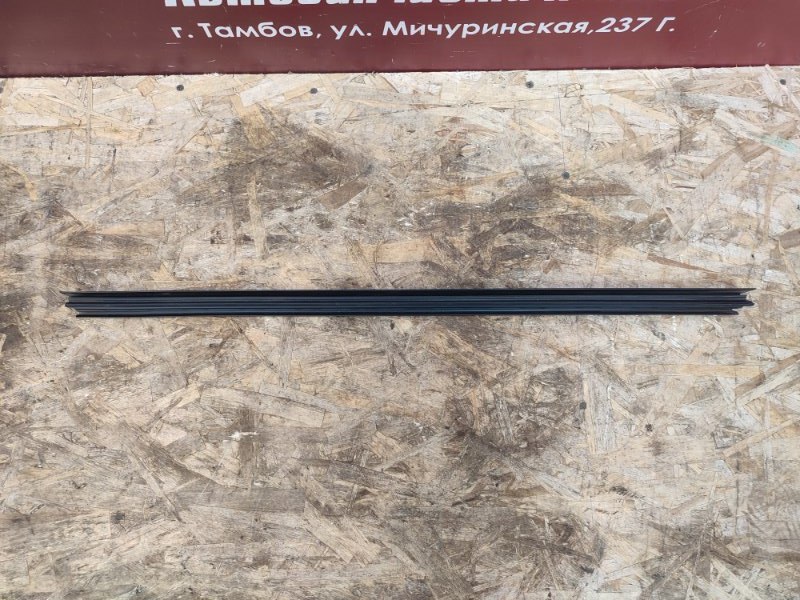 Уплотнитель стекла     двери