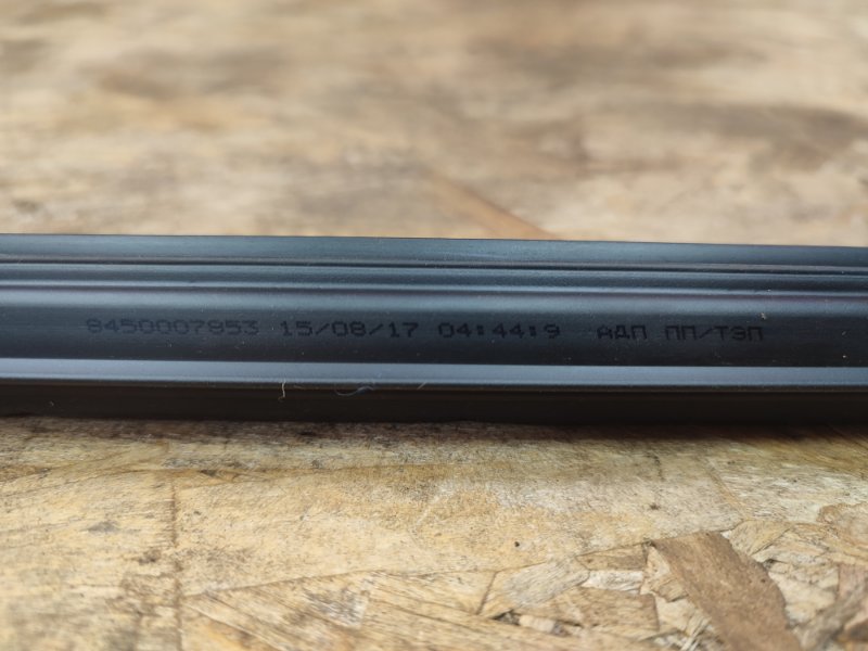 Уплотнитель стекла     двери