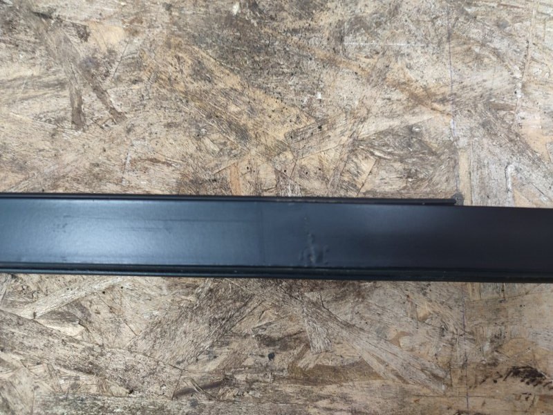 Направляющая стекла     двери