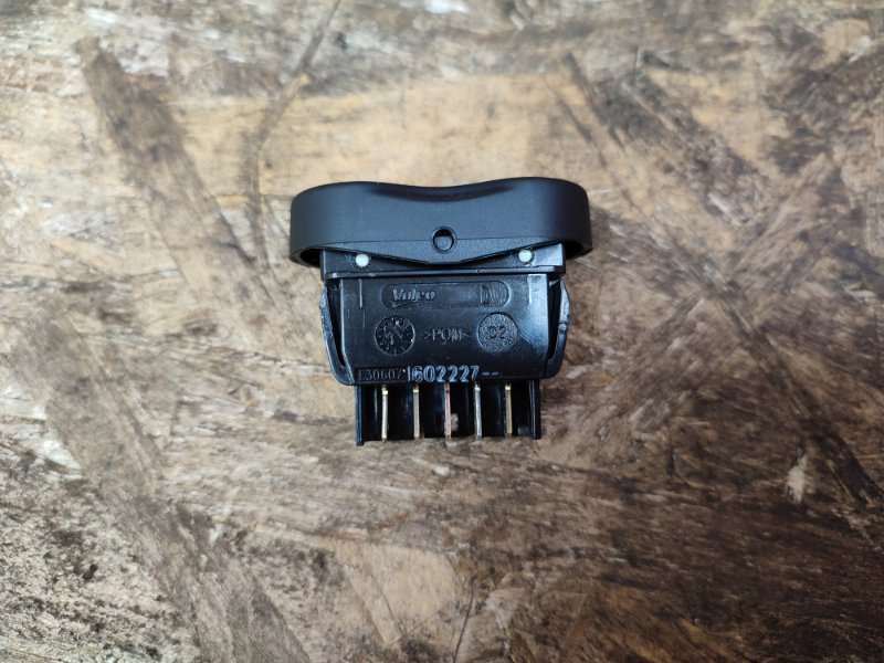 Кнопка стеклоподъемника