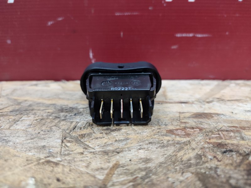 Кнопка стеклоподъемника