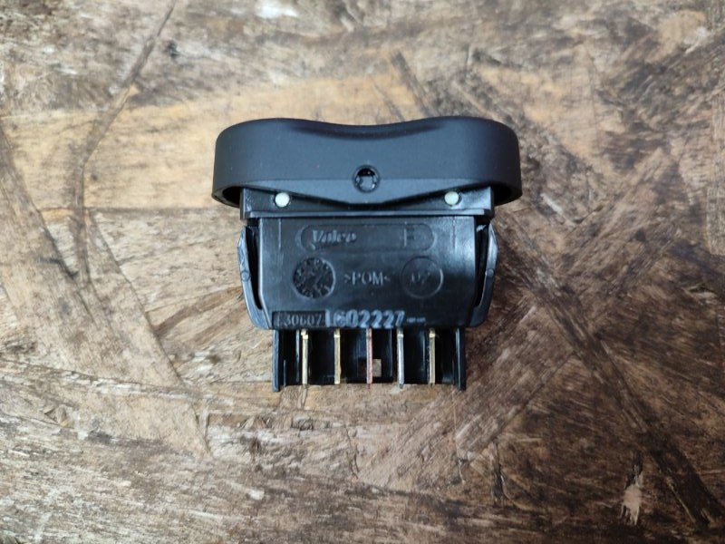 Кнопка стеклоподъемника