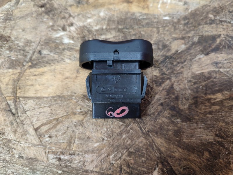 Кнопка блокировки дверей