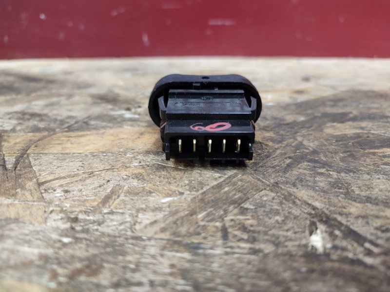 Кнопка блокировки дверей