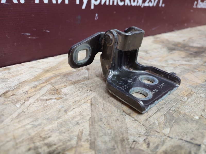 Петля     двери