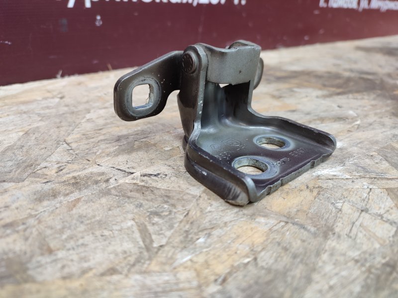 Петля     двери