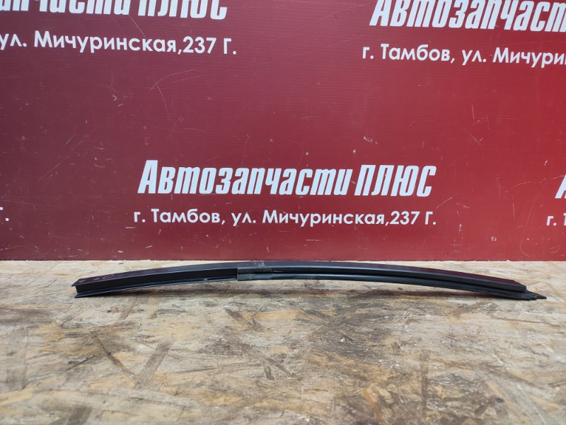 Направляющая стекла двери