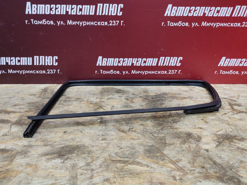 Уплотнитель стекла двери