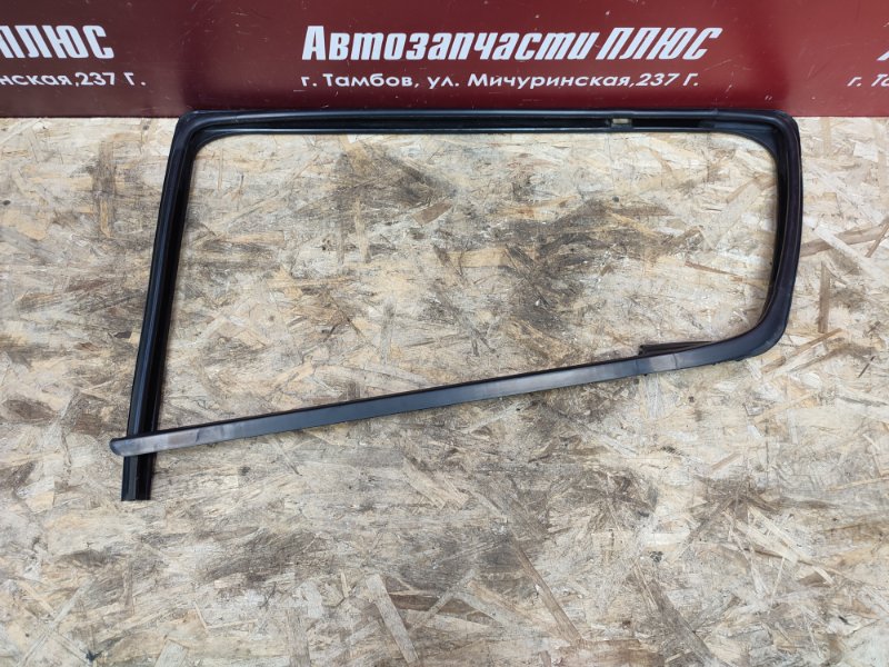 Уплотнитель стекла двери