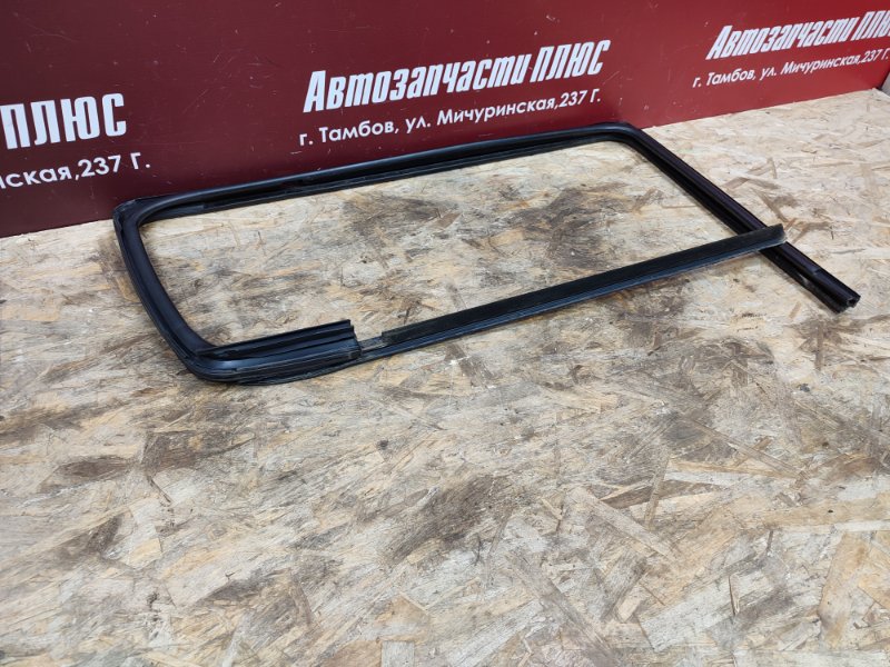 Уплотнитель стекла двери