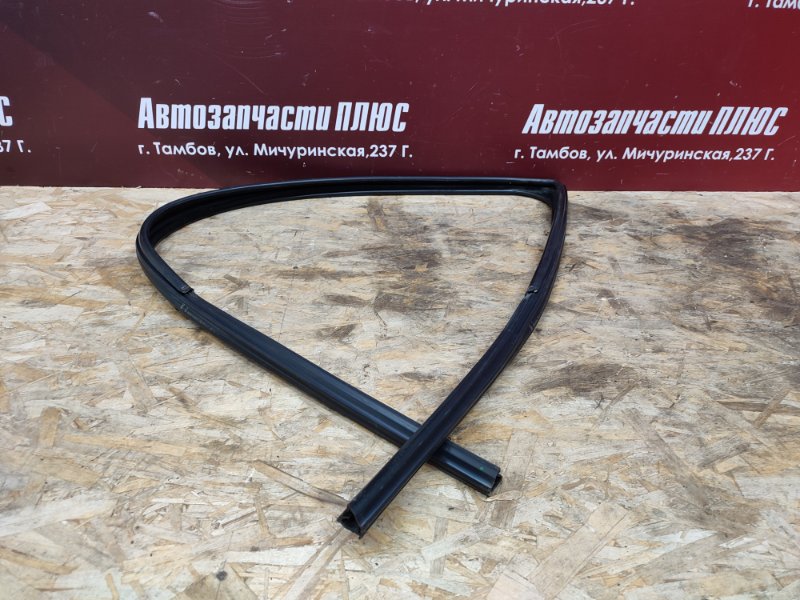 Уплотнитель стекла двери